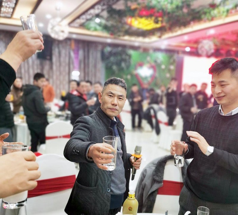 合肥鑫輝耀印務有限公司總經理陳洪奎舉杯發言，相邀大家干杯，對大家前來歡聚表示誠摯謝意！