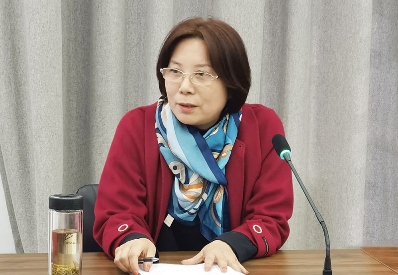 商會副會長庾萍在會上發言